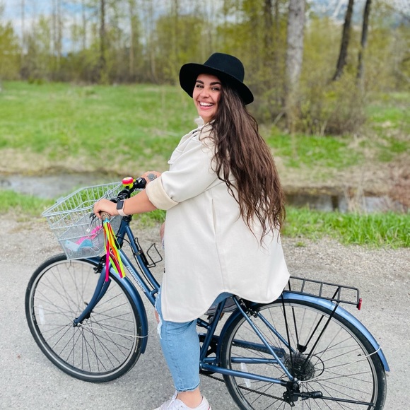 Meet your Posher, Mackenzie - Picture 2 of 10